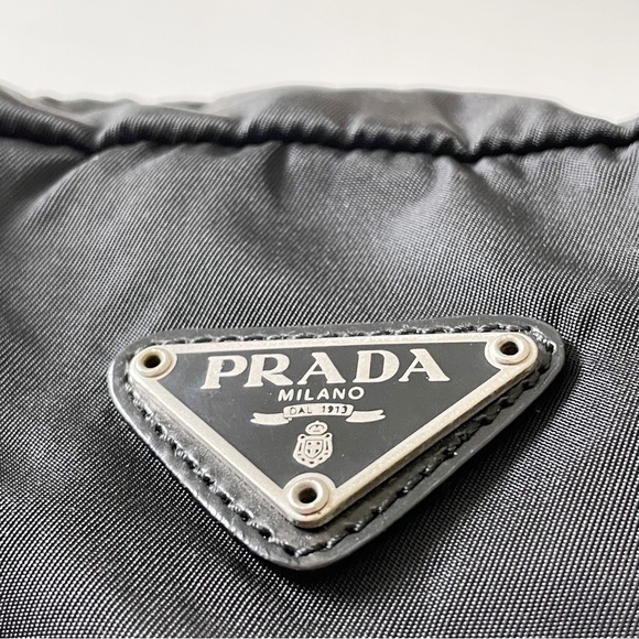 Prada black nylon triangle logo medium cosmetic zip pouch with card - Picture 2 of 15